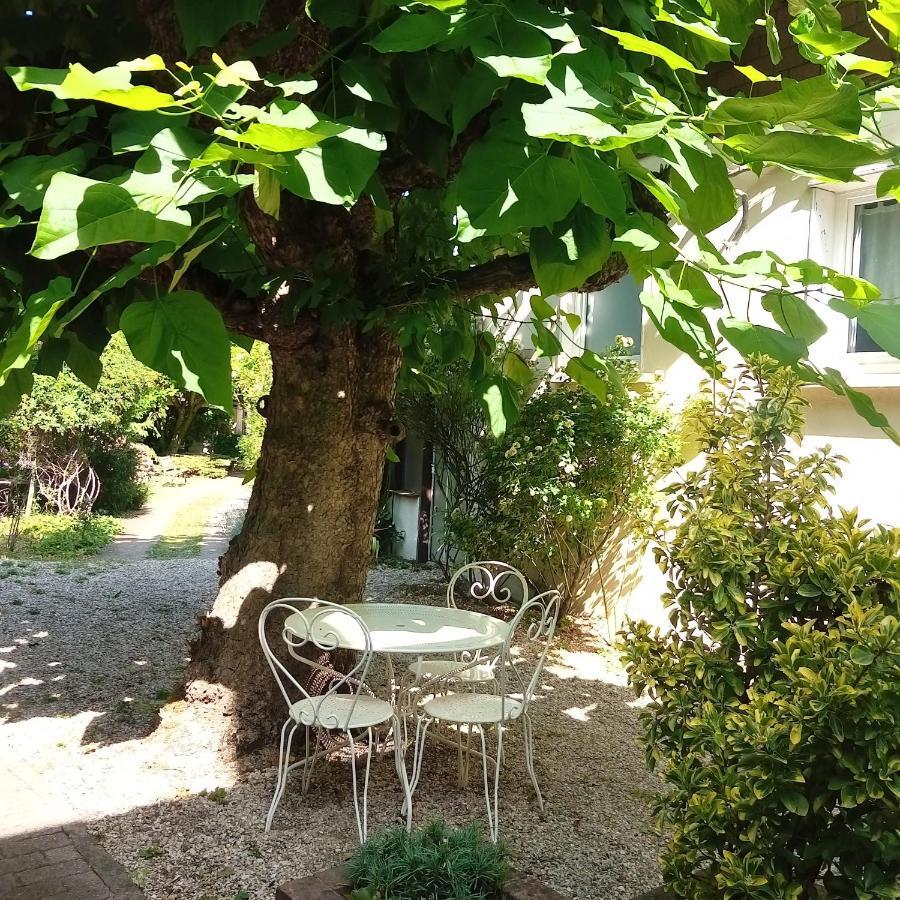 Les Charmilles Bed and Breakfast Saint-Jean-de-Losne Eksteriør billede