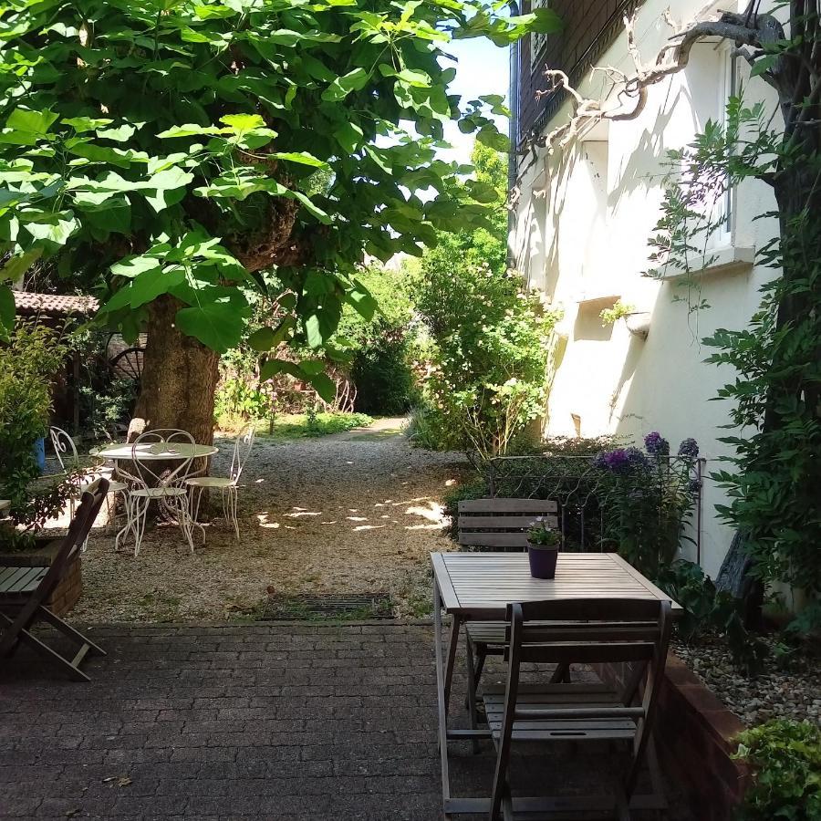 Les Charmilles Bed and Breakfast Saint-Jean-de-Losne Eksteriør billede